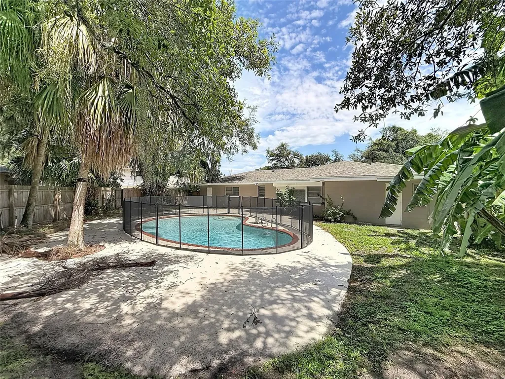 7123 Woodfield Drive Tampa FL 33617