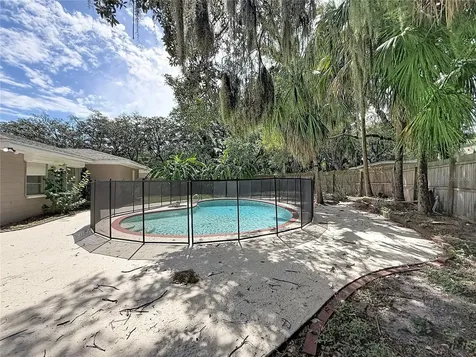 7123 Woodfield Drive Tampa FL 33617