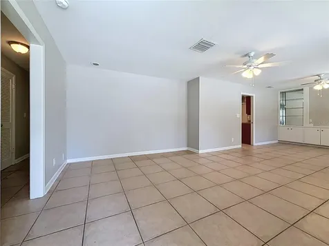 7123 Woodfield Drive Tampa FL 33617