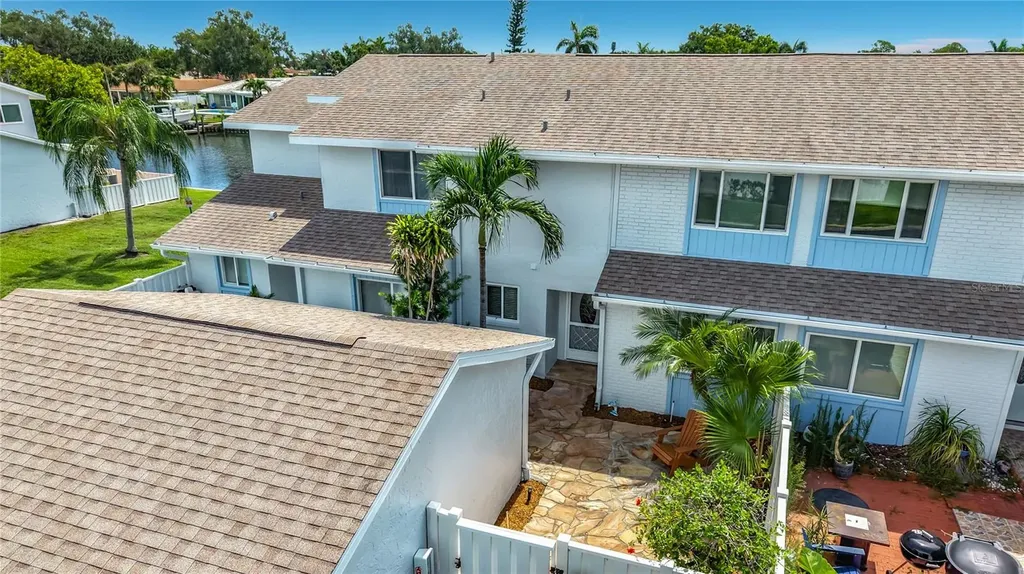 6537 Cape Hatteras Way NE St Petersburg FL 33702