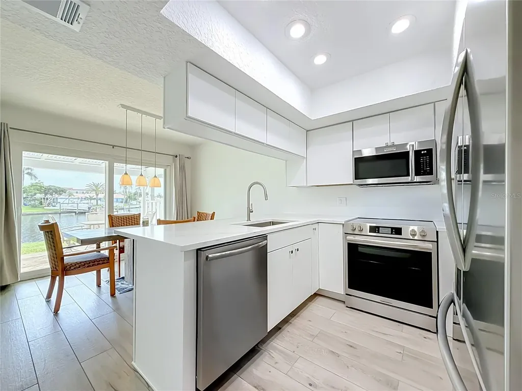 6537 Cape Hatteras Way NE St Petersburg FL 33702