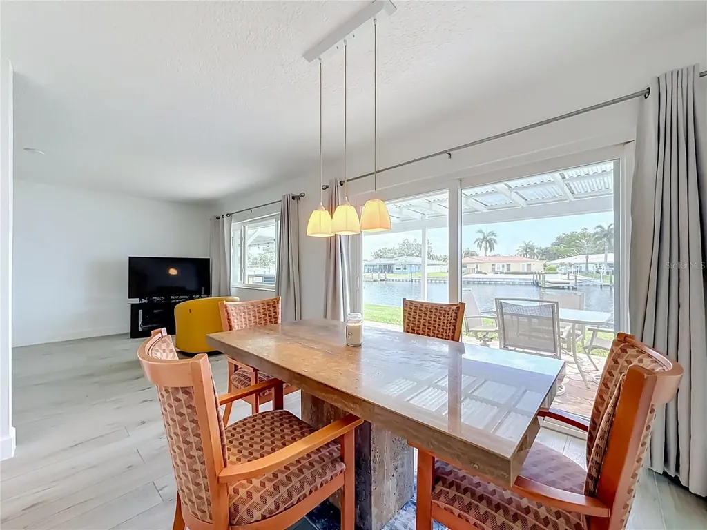 6537 Cape Hatteras Way NE St Petersburg FL 33702