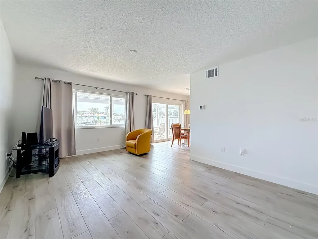 6537 Cape Hatteras Way NE St Petersburg FL 33702