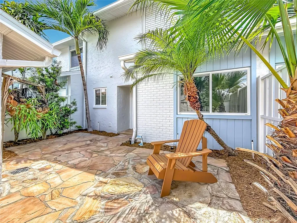 6537 Cape Hatteras Way NE St Petersburg FL 33702
