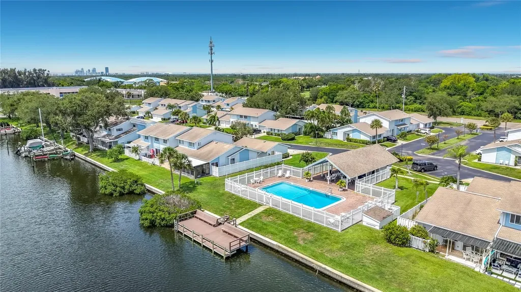 6537 Cape Hatteras Way NE St Petersburg FL 33702