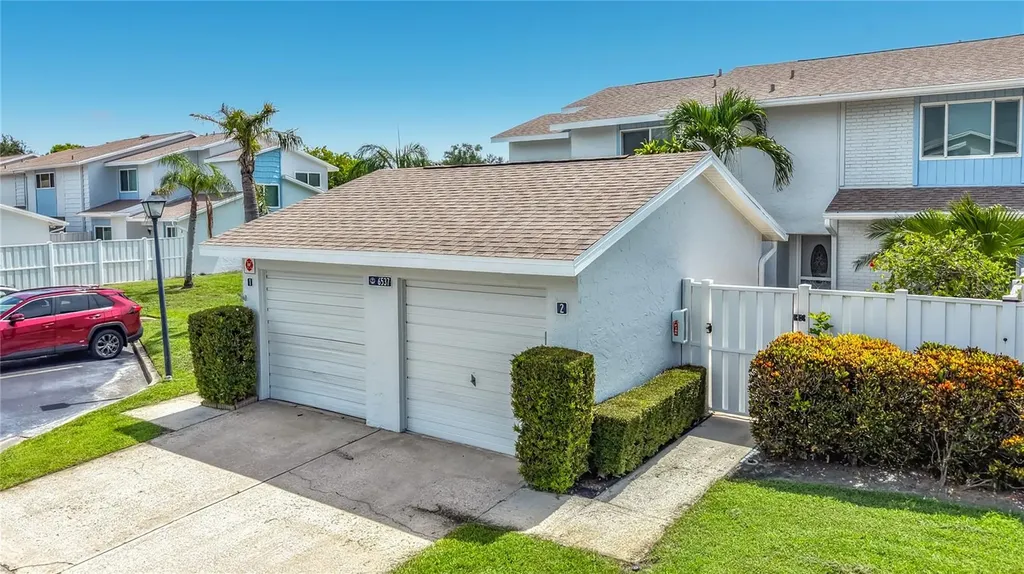 6537 Cape Hatteras Way NE St Petersburg FL 33702
