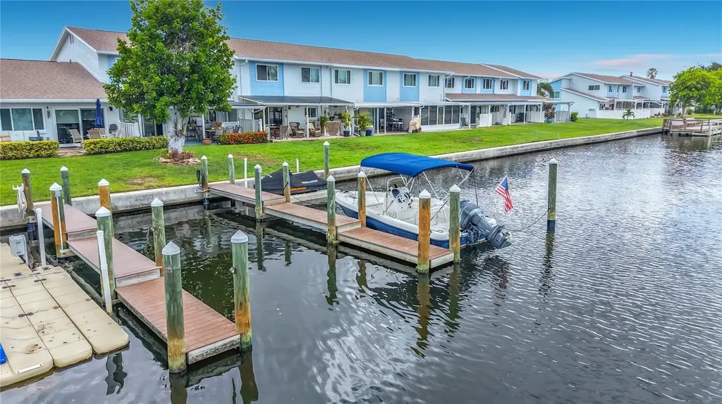 6537 Cape Hatteras Way NE St Petersburg FL 33702