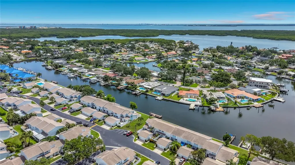 6537 Cape Hatteras Way NE St Petersburg FL 33702
