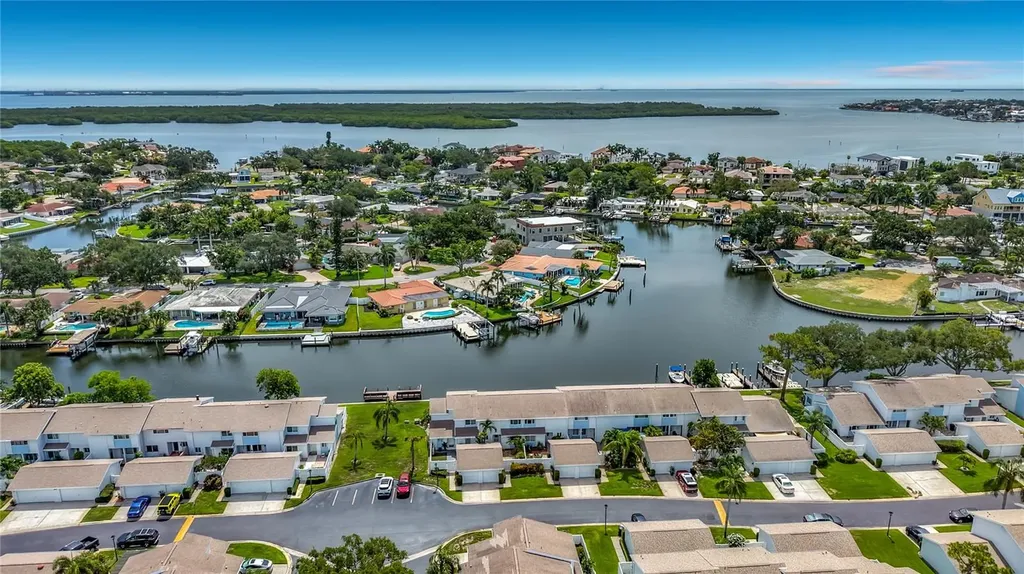 6537 Cape Hatteras Way NE St Petersburg FL 33702