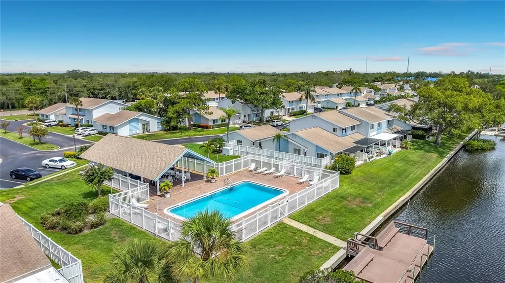 6537 Cape Hatteras Way NE St Petersburg FL 33702