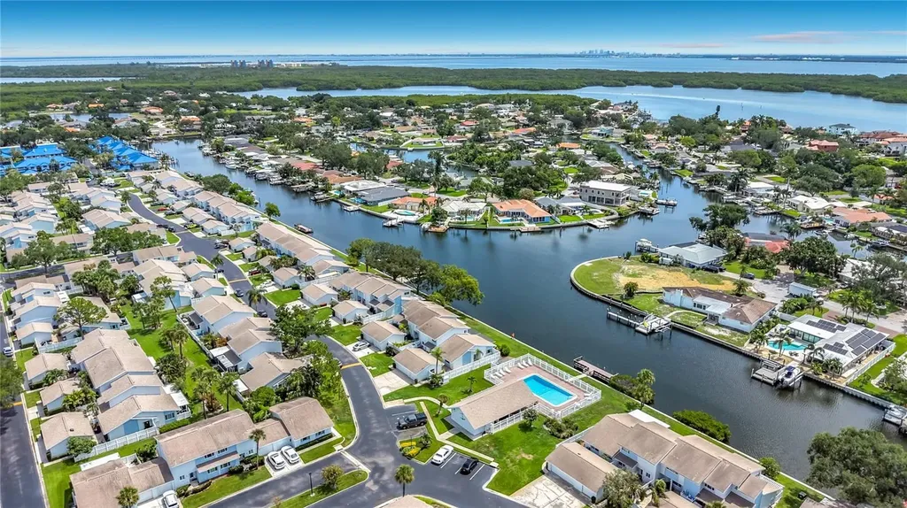 6537 Cape Hatteras Way NE St Petersburg FL 33702