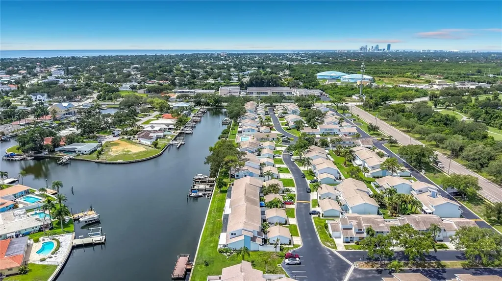 6537 Cape Hatteras Way NE St Petersburg FL 33702