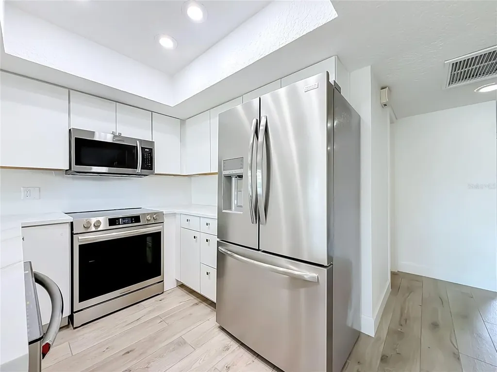 6537 Cape Hatteras Way NE St Petersburg FL 33702