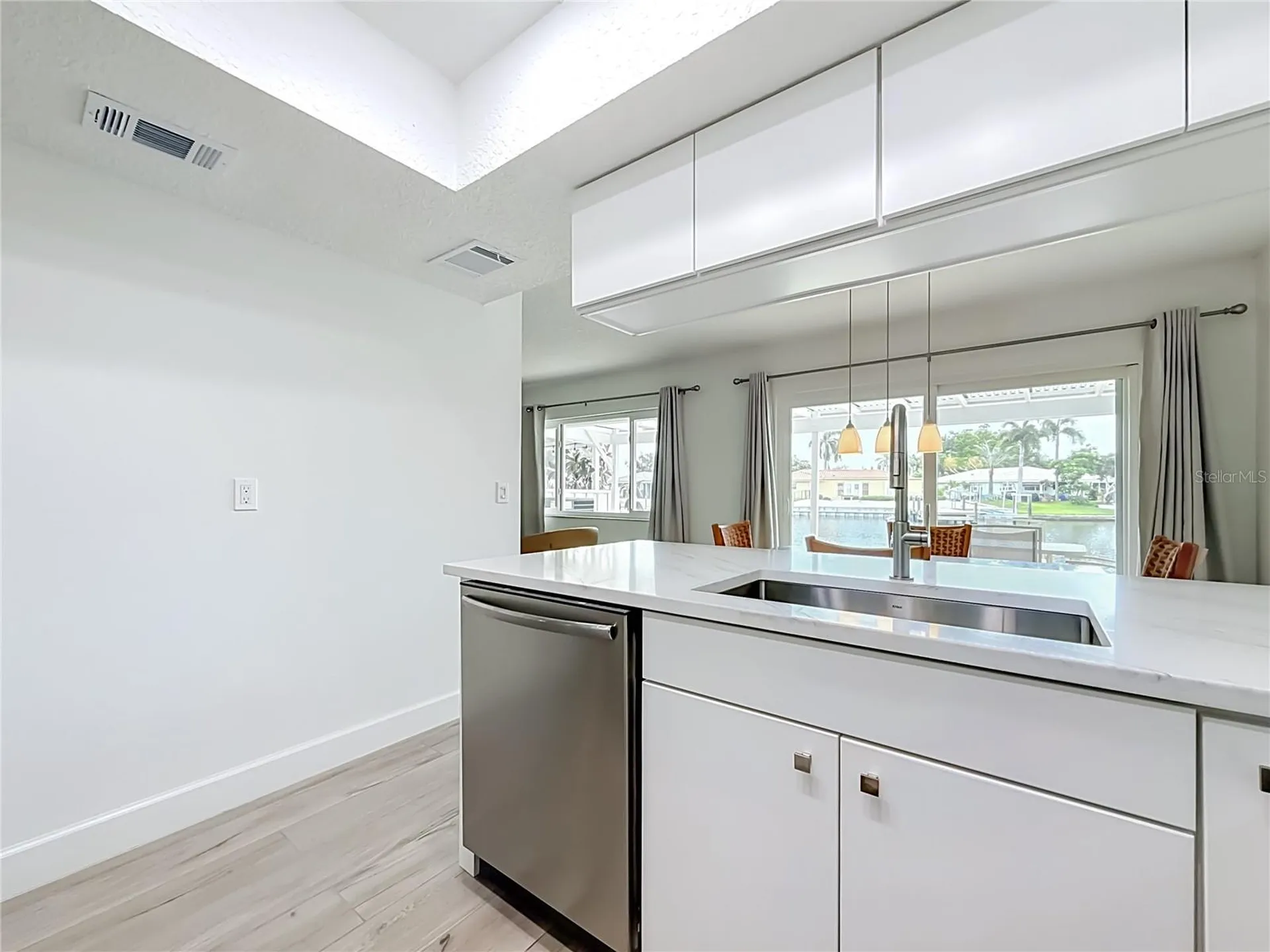 6537 Cape Hatteras Way NE St Petersburg FL 33702