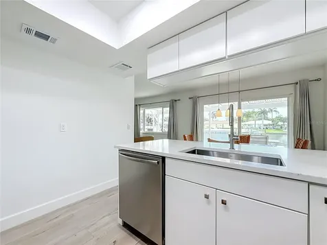 6537 Cape Hatteras Way NE St Petersburg FL 33702