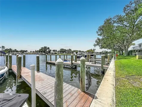 6537 Cape Hatteras Way NE St Petersburg FL 33702
