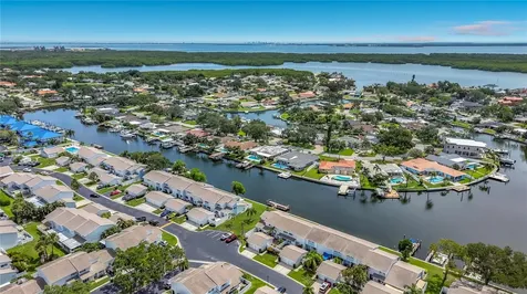 6537 Cape Hatteras Way NE St Petersburg FL 33702