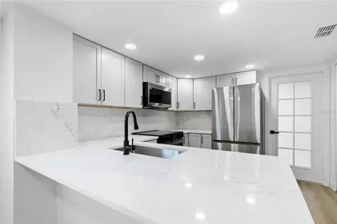 8711 Cobbler Place Tampa FL 33615