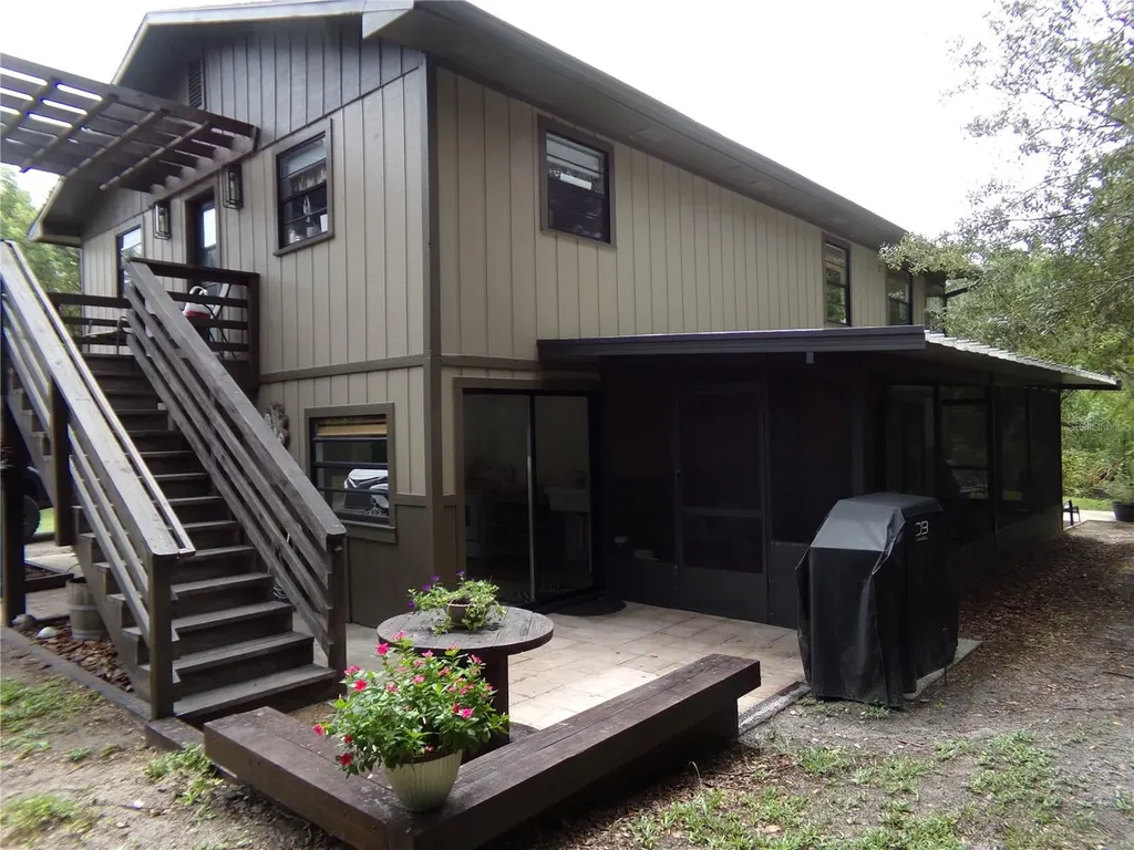 33068 Round Table Road Dade City FL 33523