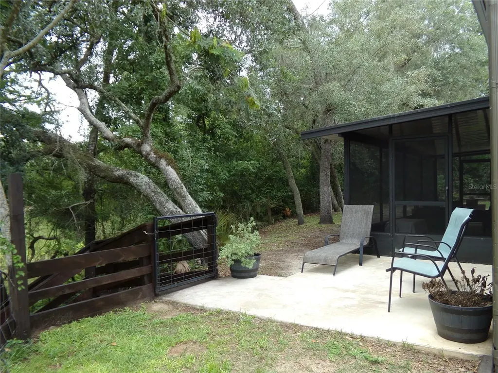 33068 Round Table Road Dade City FL 33523