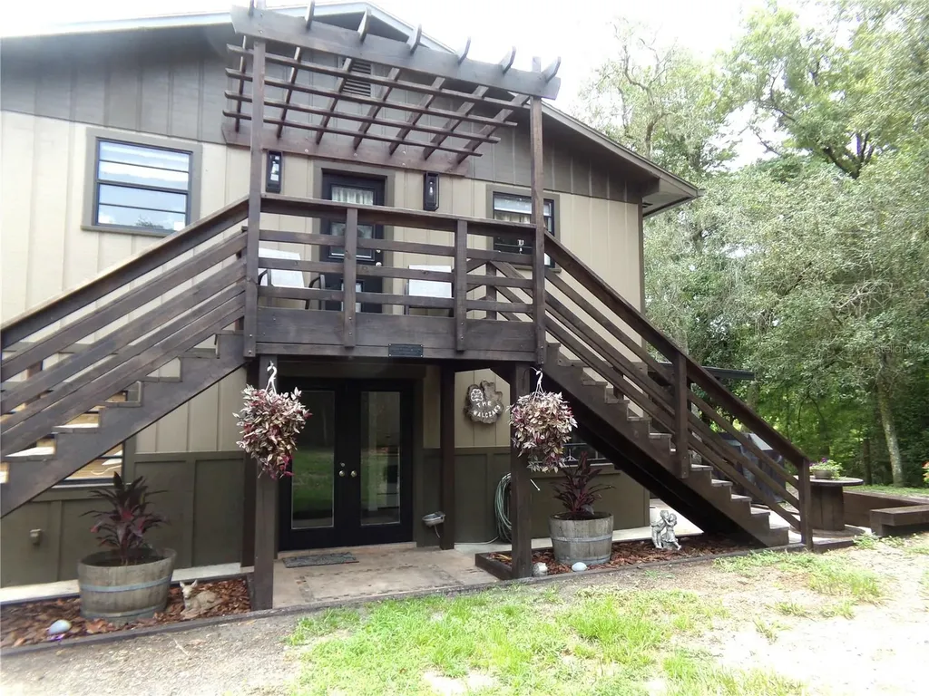 33068 Round Table Road Dade City FL 33523