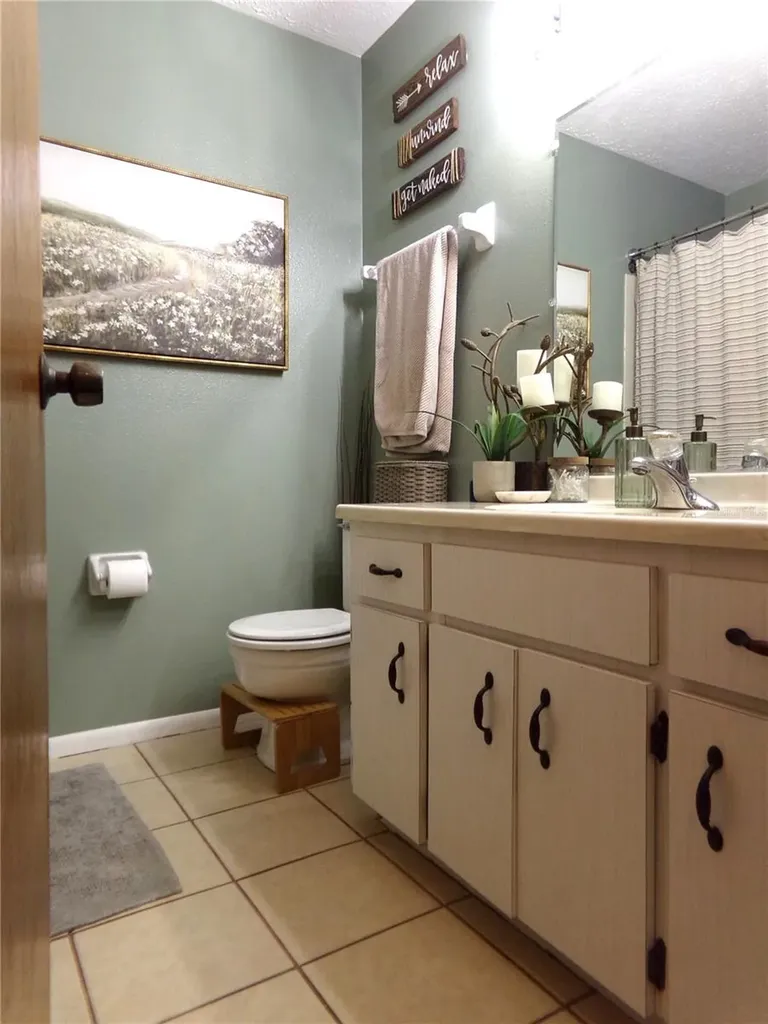 33068 Round Table Road Dade City FL 33523