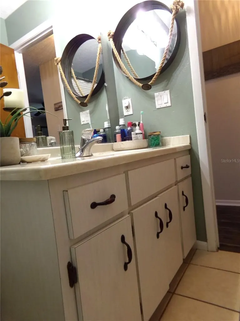 33068 Round Table Road Dade City FL 33523