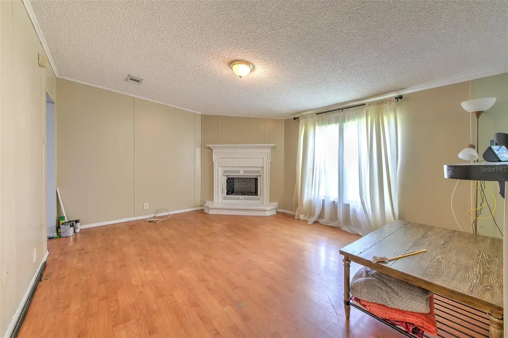 1606 N Kingsway Road Seffner FL 33584