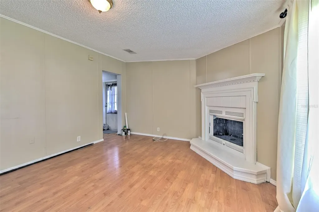 1606 N Kingsway Road Seffner FL 33584