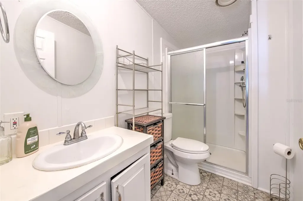 1606 N Kingsway Road Seffner FL 33584
