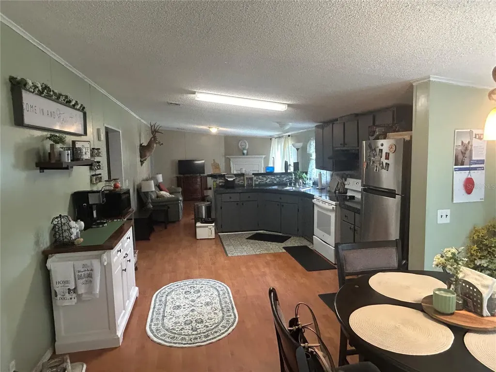 1606 N Kingsway Road Seffner FL 33584