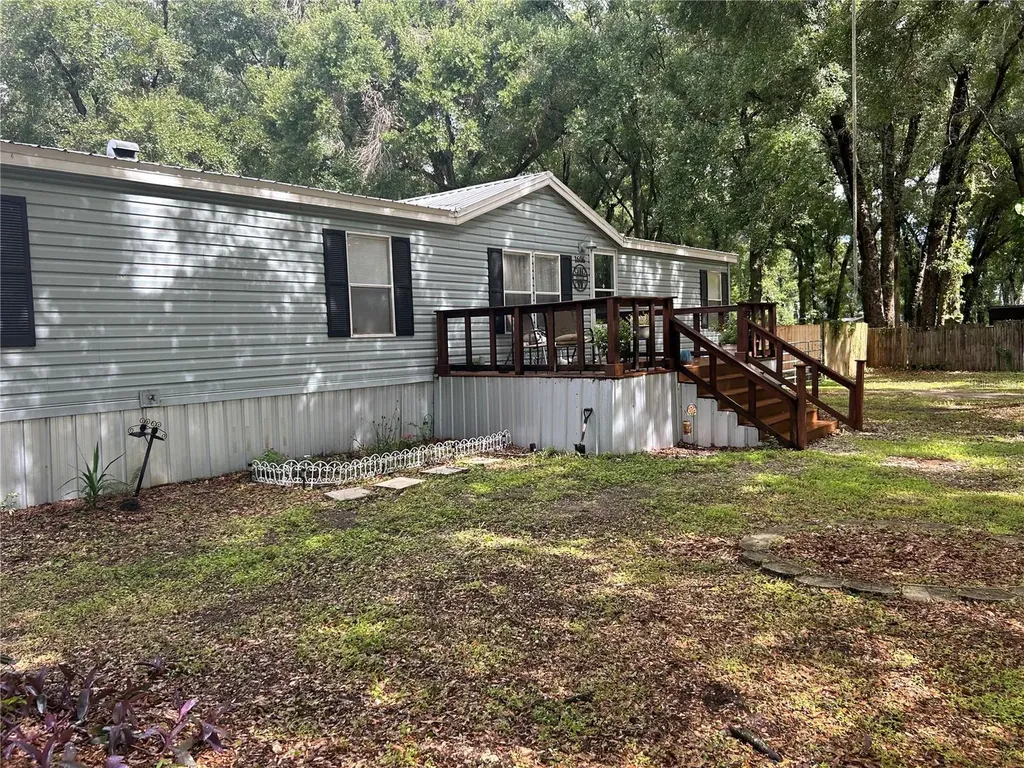 1606 N Kingsway Road Seffner FL 33584