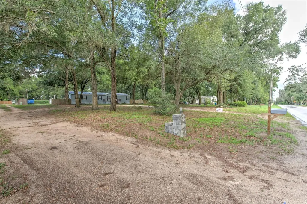 1606 N Kingsway Road Seffner FL 33584