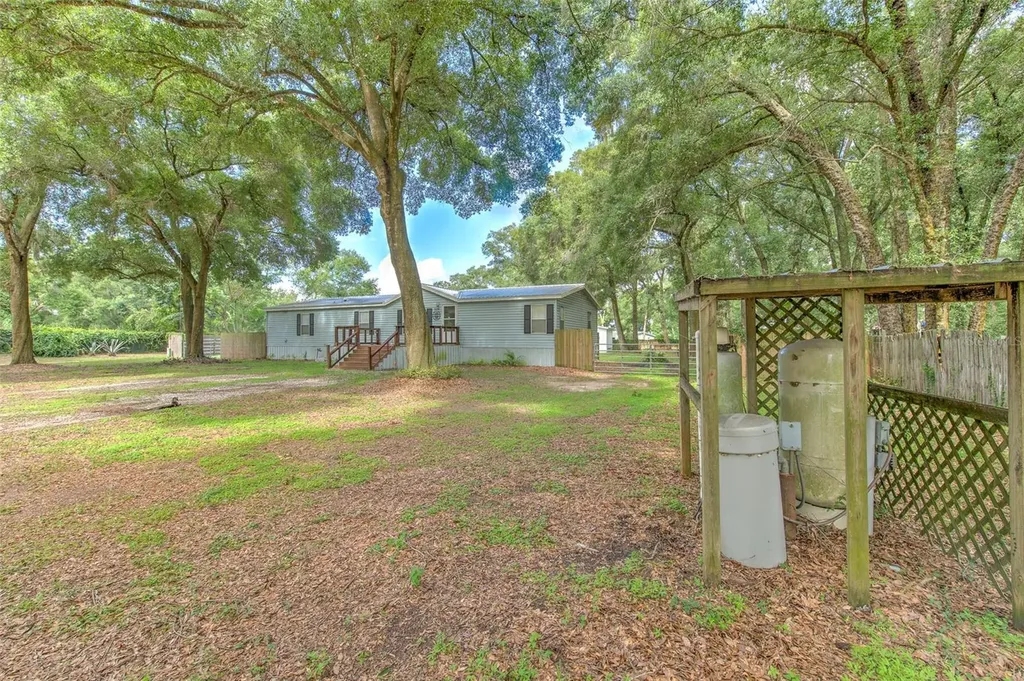 1606 N Kingsway Road Seffner FL 33584