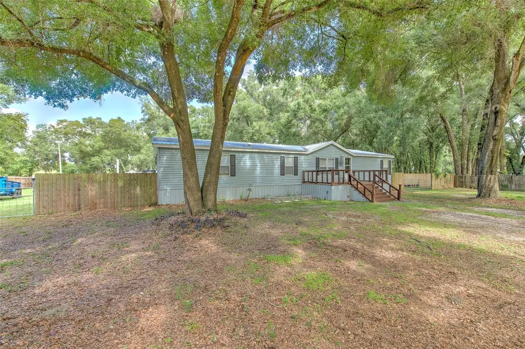 1606 N Kingsway Road Seffner FL 33584