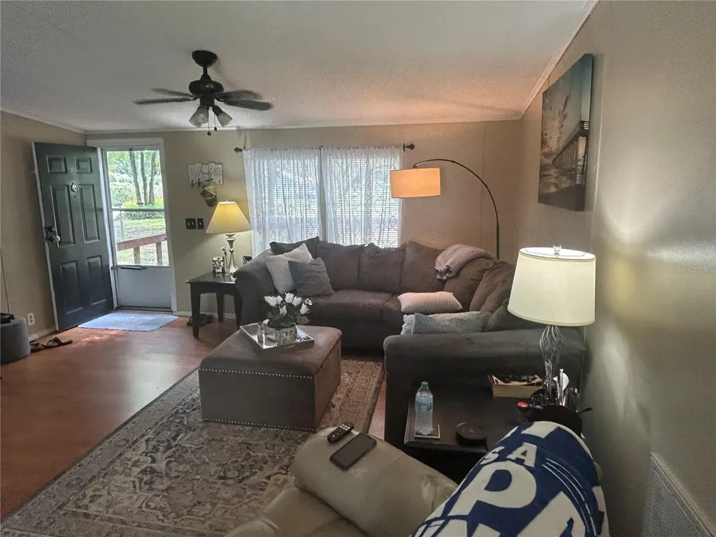 1606 N Kingsway Road Seffner FL 33584