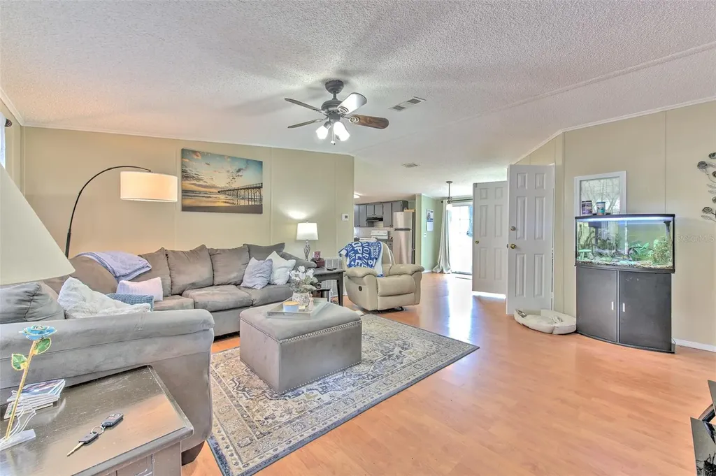 1606 N Kingsway Road Seffner FL 33584