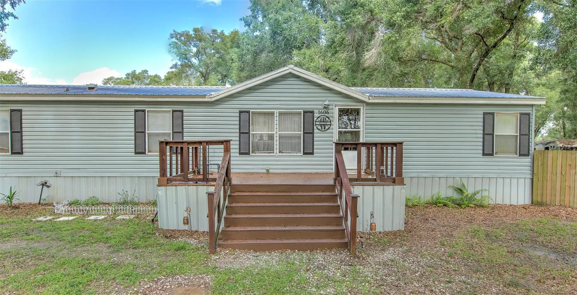 1606 N Kingsway Road Seffner FL 33584