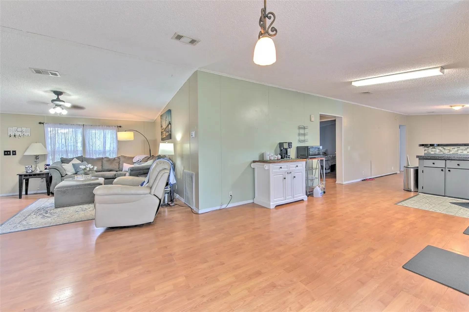 1606 N Kingsway Road Seffner FL 33584