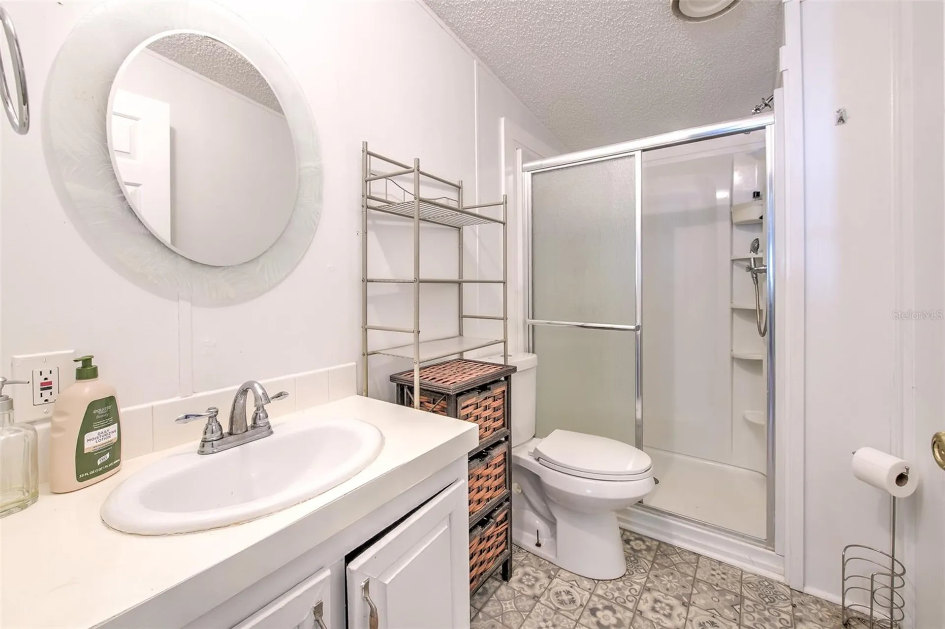 1606 N Kingsway Road Seffner FL 33584