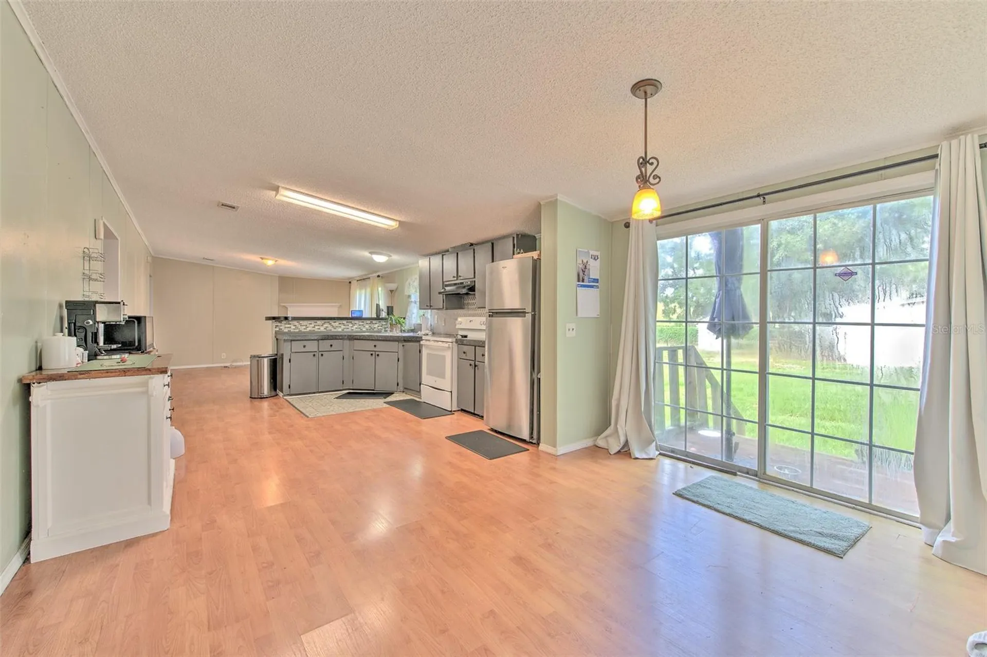 1606 N Kingsway Road Seffner FL 33584