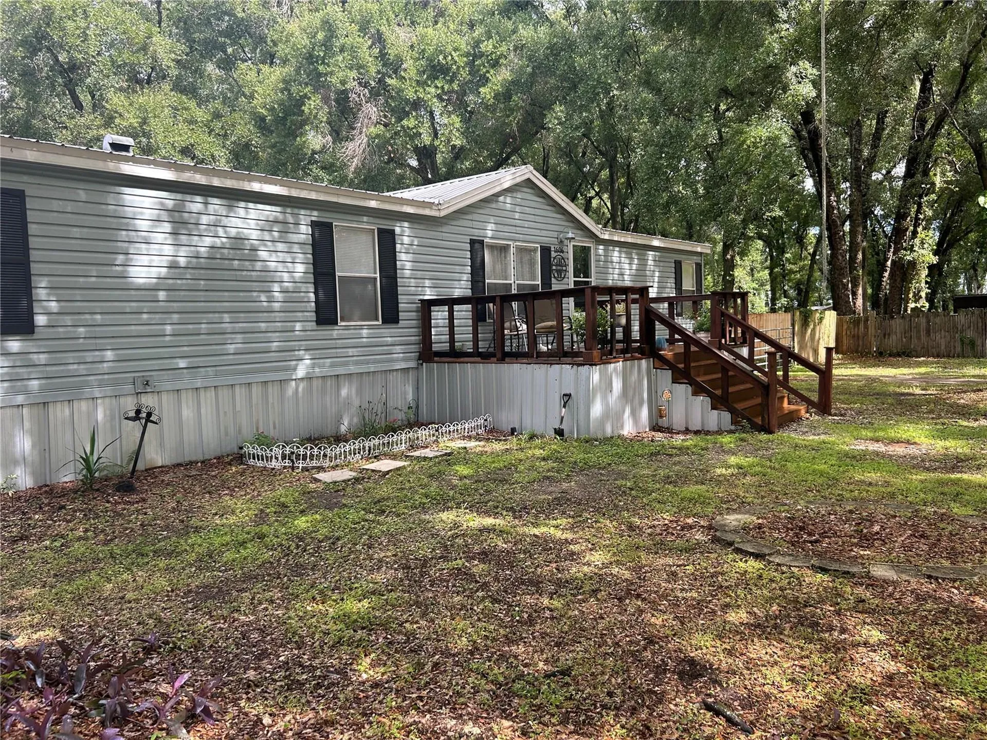 1606 N Kingsway Road Seffner FL 33584