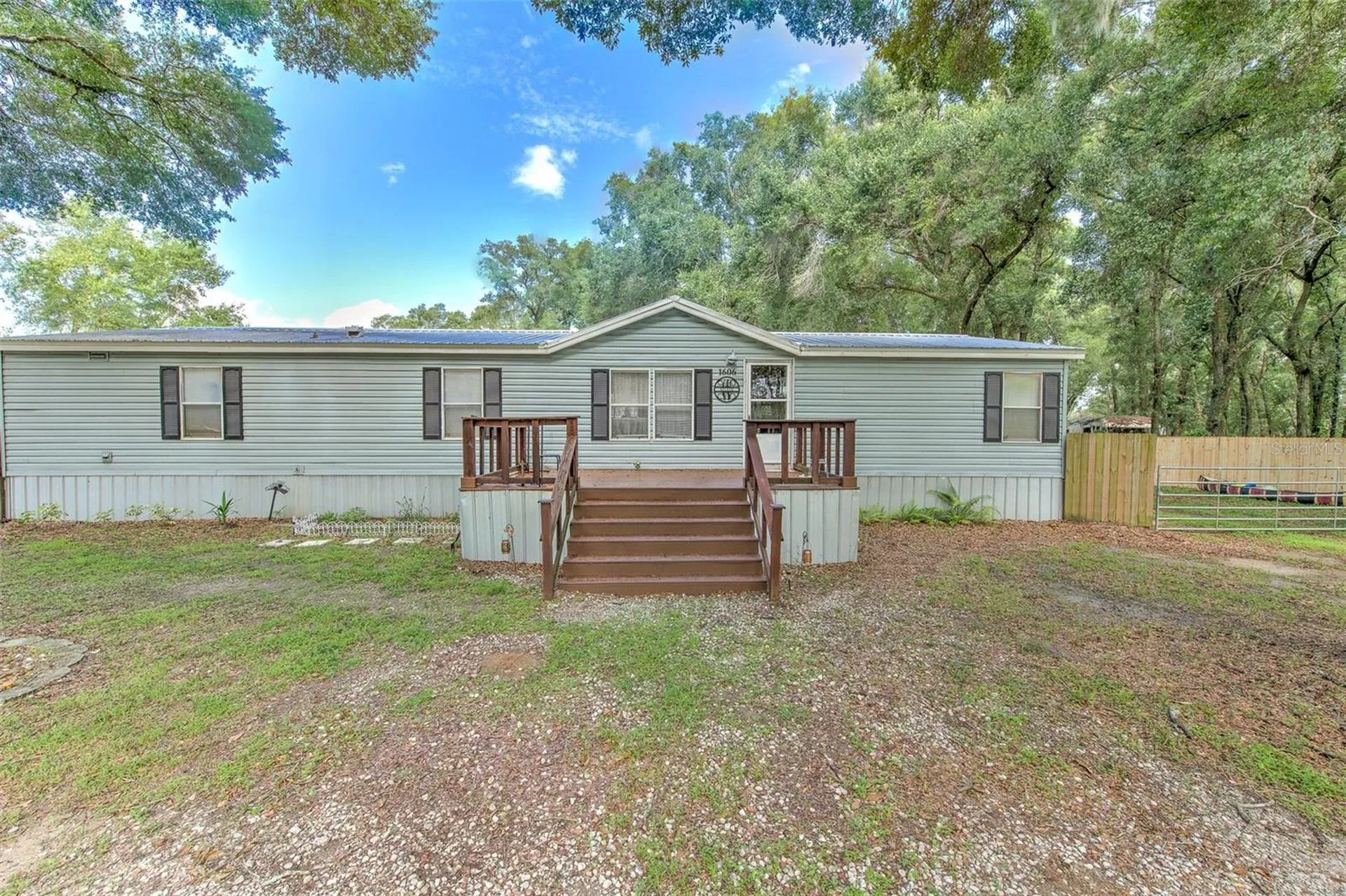 1606 N Kingsway Road Seffner FL 33584