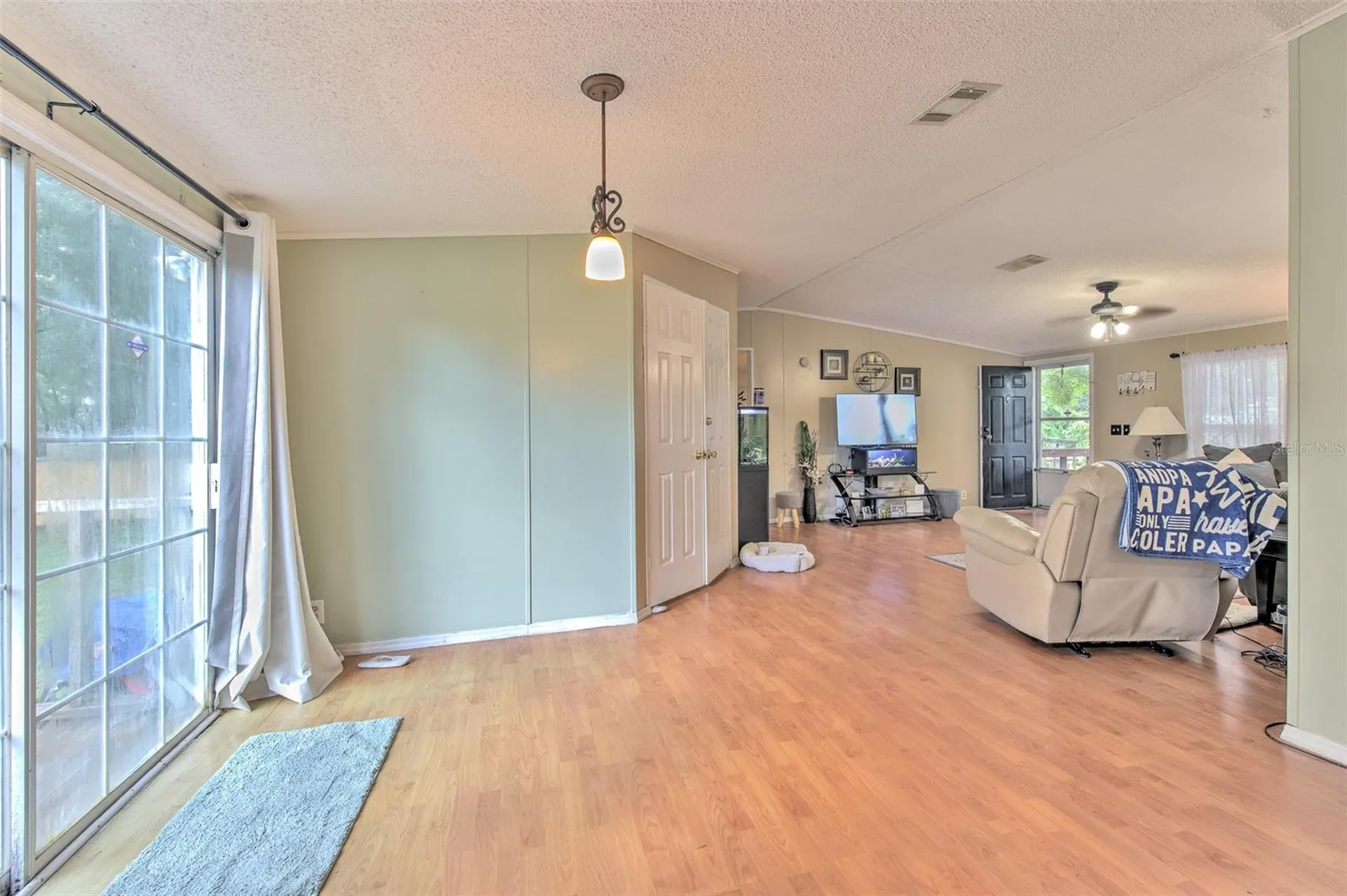 1606 N Kingsway Road Seffner FL 33584