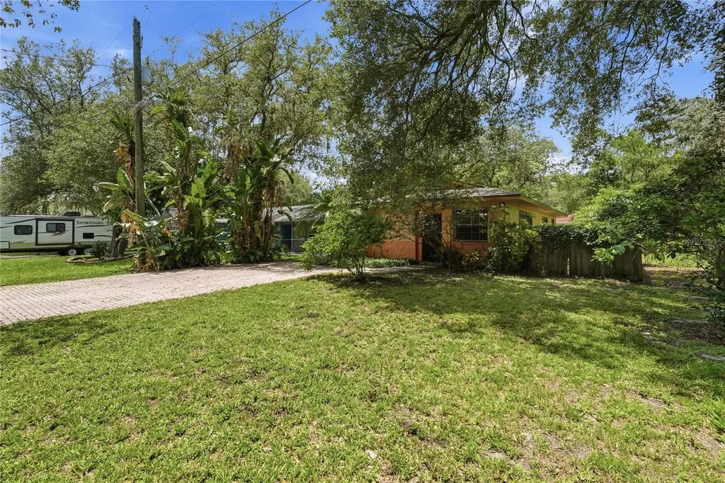 12922 N Albany Avenue Tampa FL 33612