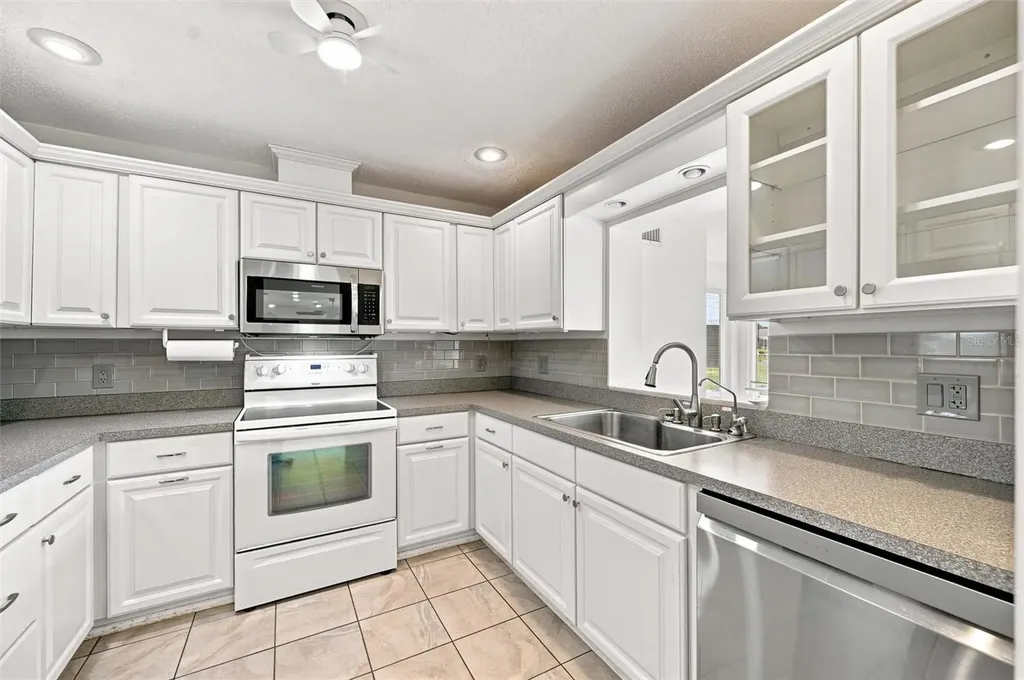 1811 Milford Circle Sun City Center FL 33573