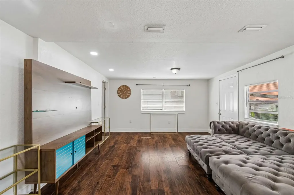 1202 E Annie Street Tampa FL 33612