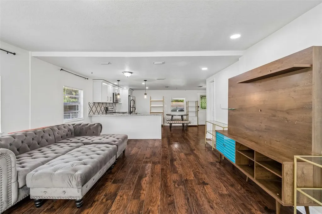 1202 E Annie Street Tampa FL 33612