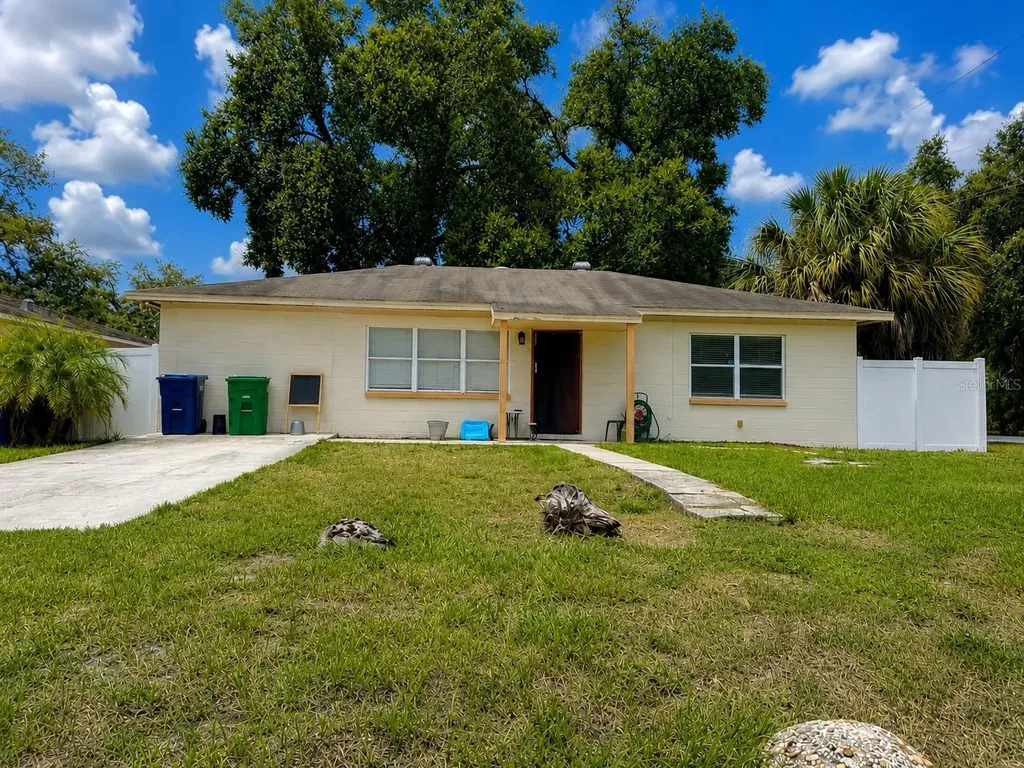 712 N Castle Court Tampa FL 33612