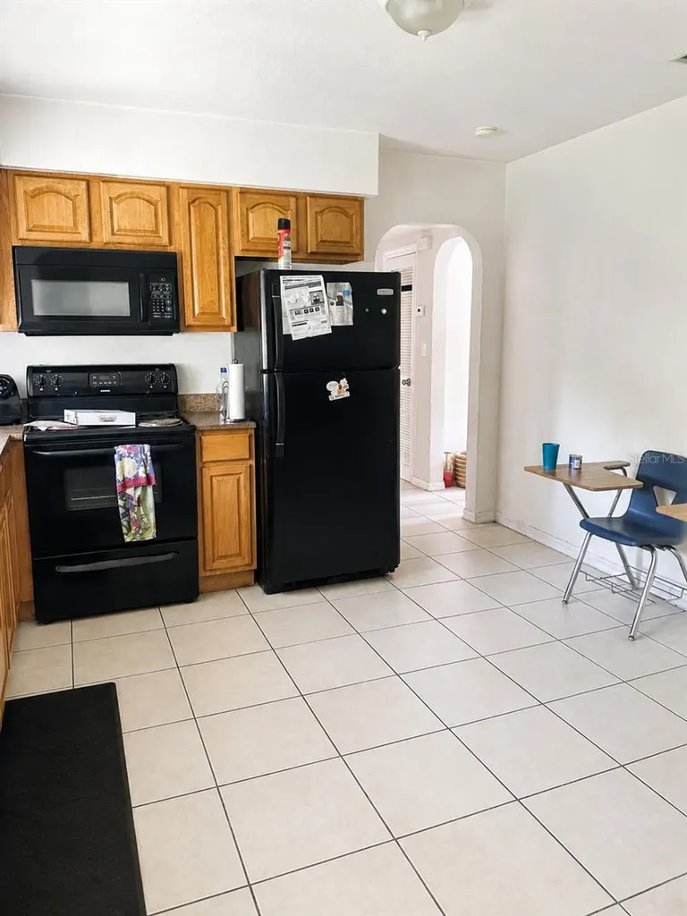 712 N Castle Court Tampa FL 33612